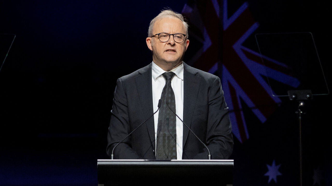 Australian Prime Minister Anthony Albanese speaks at the Sydney Opera House during a National Day of Mourning for the victims of the December 14, 2025, mass shooting at a Jewish Hanukkah celebration at Bondi Beach, in Sydney, Australia, January 22, 2026. REUTERS/Jeremy Piper