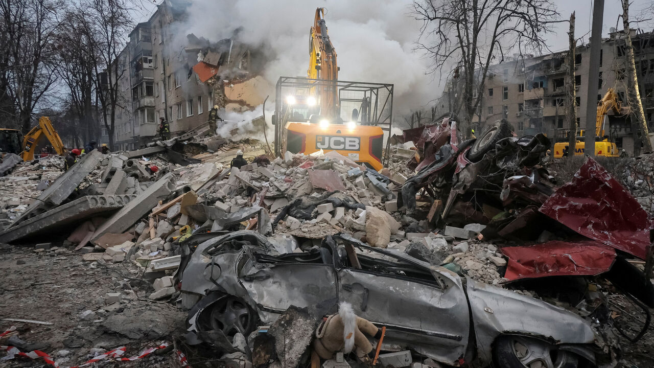 Rescuers work at the site of an apartment building hit by a Russian missile strike, amid Russia's attack on Ukraine, in Kharkiv, Ukraine March 7, 2026.  REUTERS/Vyacheslav Madiyevskyy