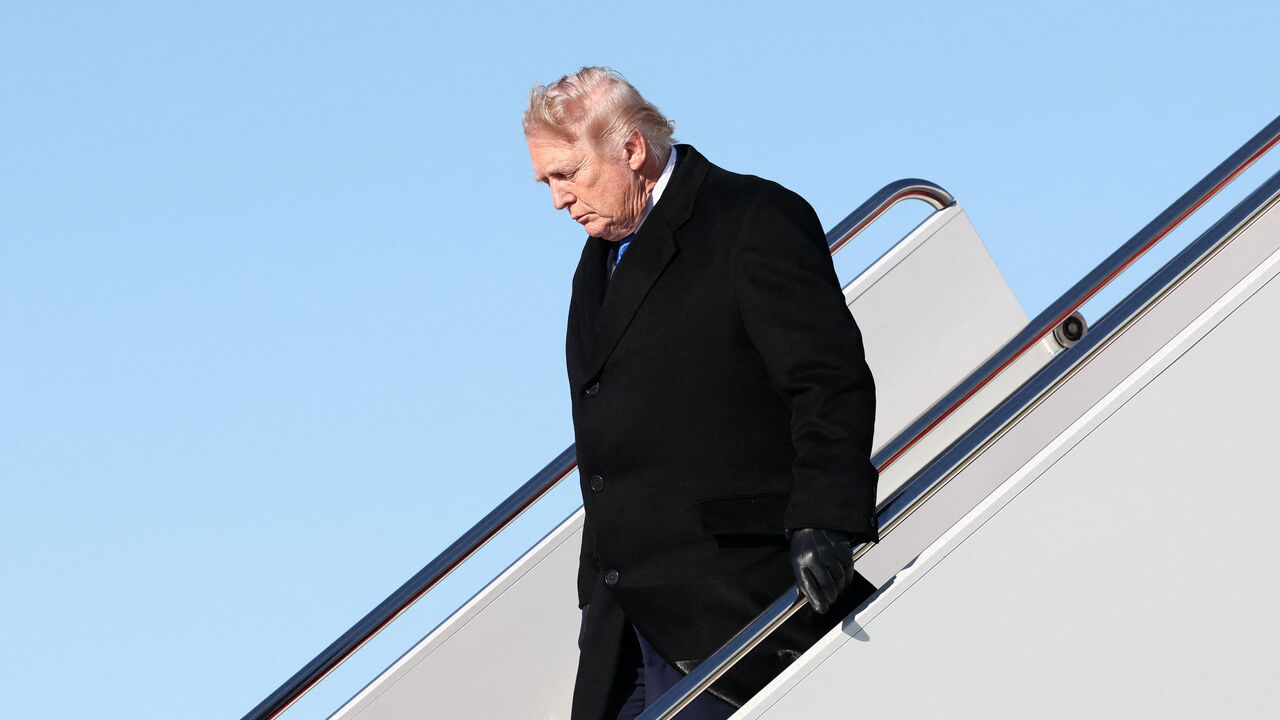 U.S. President Donald Trump disembarks Air Force One upon arrival at Joint Base Andrews in Maryland, U.S., March 23, 2026. REUTERS/Kevin Lamarque