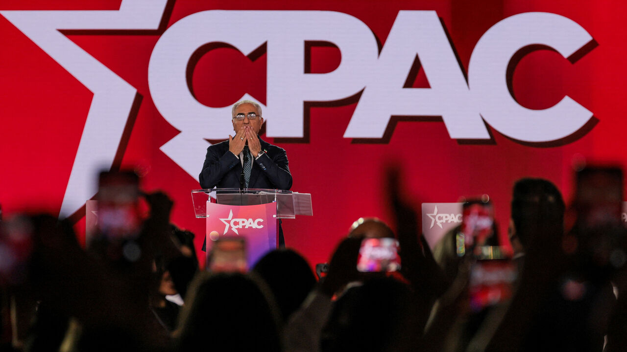 Reza Pahlavi, the exiled son of Iran's last shah and an Iranian opposition figure blows a kiss during the Conservative Political Action Conference (CPAC) USA 2026 at the Gaylord Texan Resort and Convention Center, in Grapevine, Texas, U.S., March 28, 2026.  REUTERS/Daniel Cole