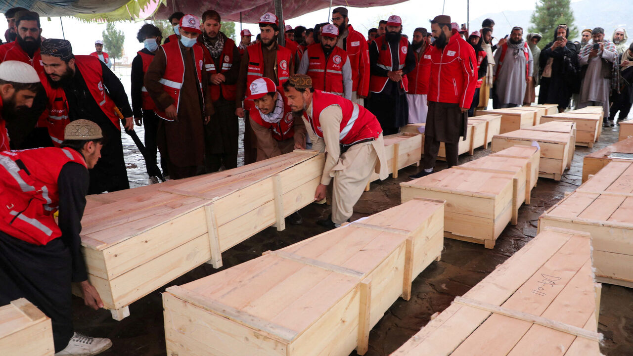 FILE PHOTO: People carry the coffin of a victim, who died in what the Taliban said was a Pakistani air strike on a drug rehabilitation centre, during a mass burial, in Kabul, Afghanistan, March 18, 2026. REUTERS/Stringer/File Photo
