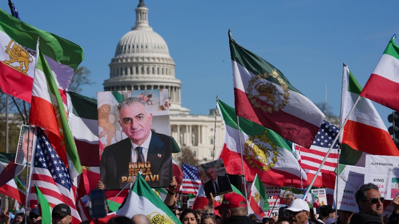 Manifestation à l'appel de Reza Pahlavi, fils exilé du shah iranien, à Washington DC, le 29 mars 2026 
