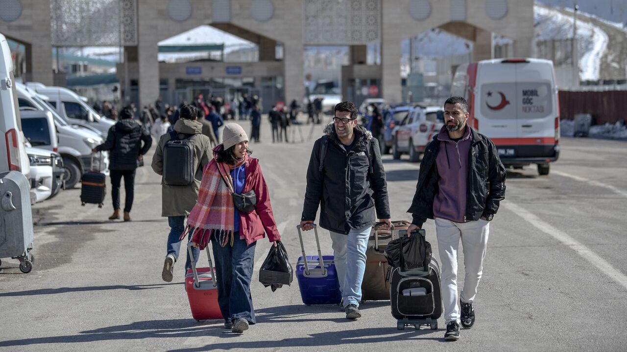 Iranian nationals arrive in Turkey after passing through the Razi-Kapikoy border crossing in Van, northeastern Turkey, on March 3, 2026.