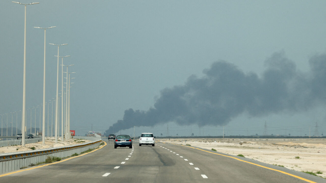 FILE PHOTO: Vehicles move along a road as smoke billows from Saudi Aramco's Ras Tanura oil refinery after a reported Iranian drone strike, amid the U.S.-Israel conflict with Iran, in Ras Tanura, Saudi Arabia, March 2, 2026. REUTERS/Stringer/File Photo