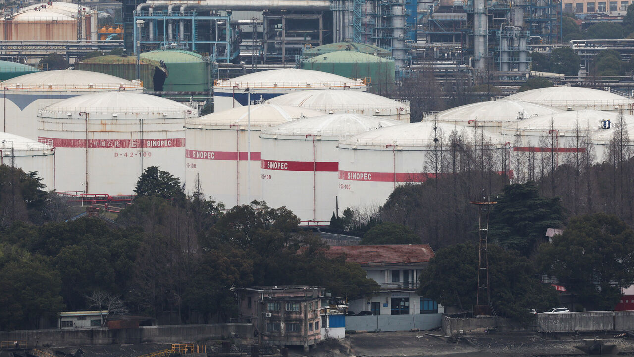 FILE PHOTO: Oil storage tanks and facilities of a Sinopec plant in Shanghai, China, March 26, 2026.  REUTERS/Go Nakamura/File Photo