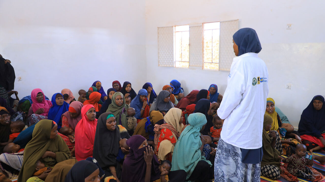 Zeynab Mohamed, a community mobilizer engages with clients supported by the International Rescue Committee (IRC) and Rural Education and Agriculture Development Organization (READO), at the Kulmis health facility, while shortages of lifesaving therapeutic foods caused by shipping disruptions due to the Iran war have forced clinics treating severely malnourished children to turn away patients and ration supplies in drought-hit Somalia, in Baidoa, Somalia April 8, 2026. Mohamed Adan/READO/Handout via REUTERS