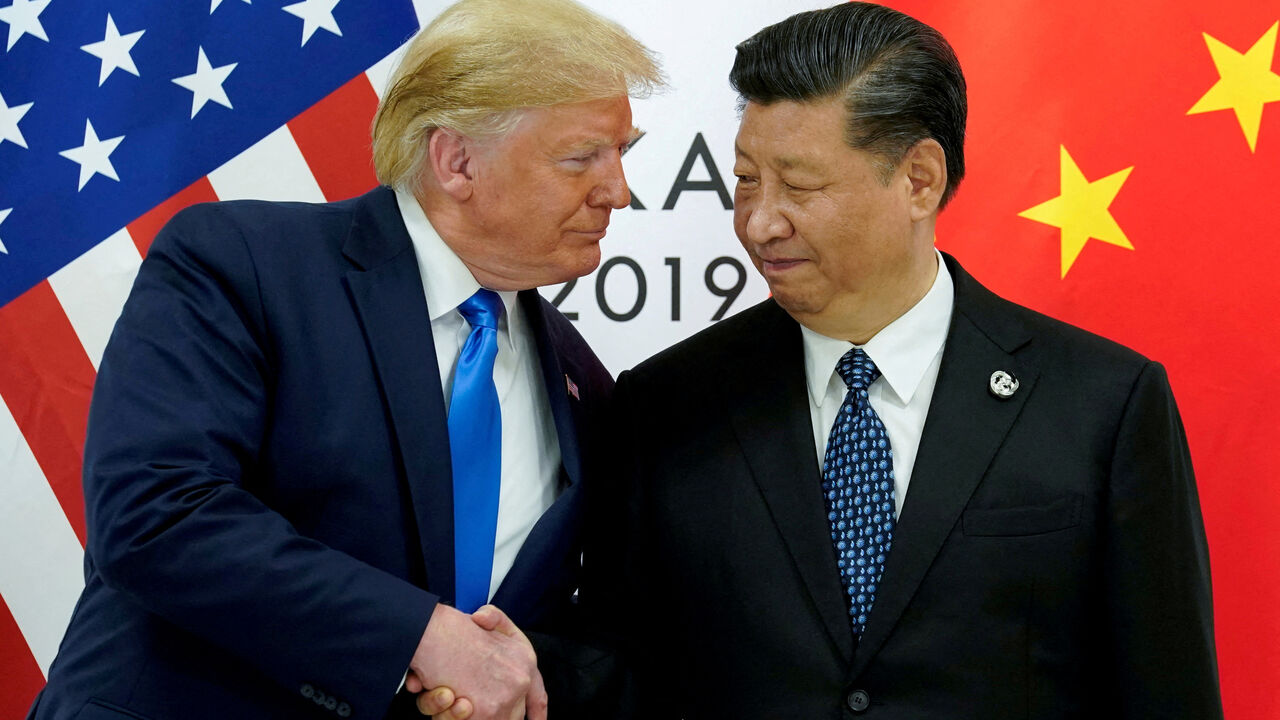 FILE PHOTO: U.S. President Donald Trump meets with China's President Xi Jinping at the start of their bilateral meeting at the G20 leaders summit in Osaka, Japan, June 29, 2019. REUTERS/Kevin Lamarque/File Photo
