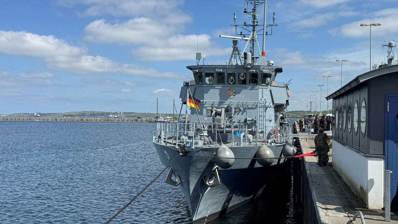 Mine countermeasure vessel "Fulda" of Germany's Bundeswehr Navy is moored before leaving for the Mediterranean as part of a pre-deployment for a possible mission in the Strait of Hormuz, in Kiel, Germany, May 4, 2026. Picture taken with a mobile phone. REUTERS/Oliver Denzer