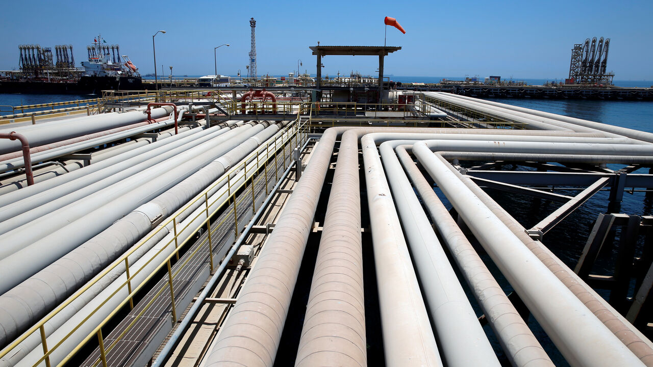 An oil tanker is being loaded at Saudi Aramco's Ras Tanura oil refinery and oil terminal in Saudi Arabia May 21, 2018. Picture taken May 21, 2018. REUTERS/Ahmed Jadallah