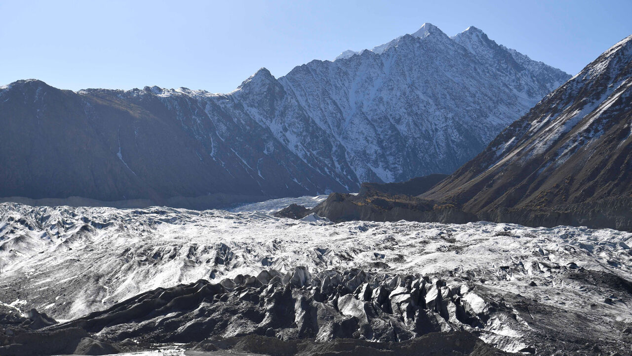 FILE PHOTO: The Chiatibo glacier in the Hindu Kush mountain range, Khyber-Pakhtunkhwa Province, Pakistan, October 16, 2019. Neil Hall/Pool via REUTERS/File Photo