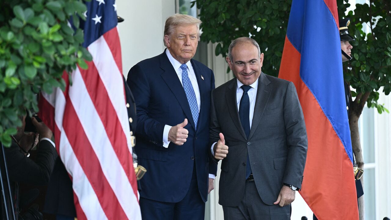 US President Donald Trump (L) welcomes Armenian Prime Minister Nikol Pashinyan outside the West Wing of the White House in Washington, DC, on Aug. 8, 2025. 