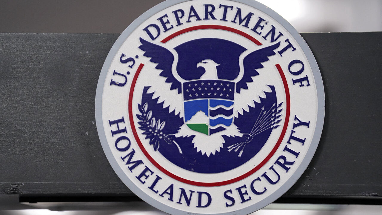 FILE PHOTO: The U.S. Department of Homeland Security seal is displayed ahead of an expected press conference at the FEMA National Response Coordination Center in Washington, D.C., U.S., January 24, 2026. REUTERS/Nathan Howard/File Photo
