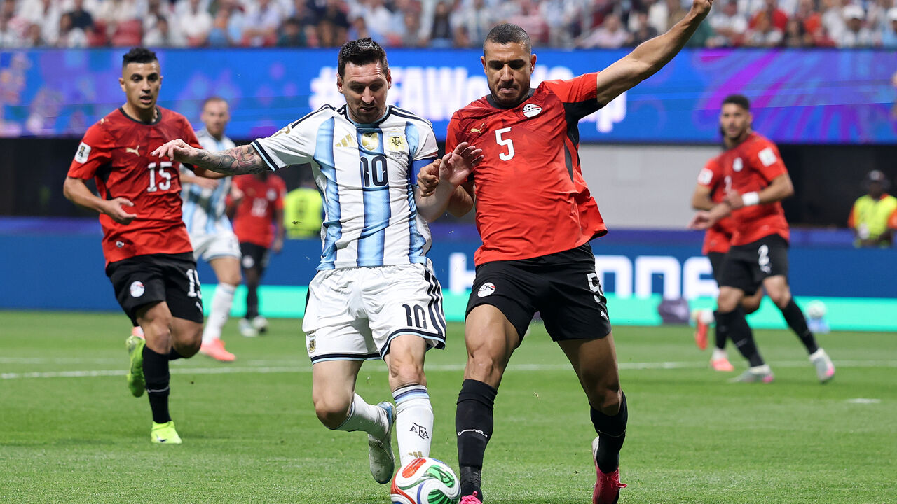 ATLANTA, GEORGIA - JULY 07: Lionel Messi #10 of Argentina competes for the ball against Ramy Rabia #5 of Egypt during the FIFA World Cup 2026 Round of 16 match between Argentina and Egypt at Atlanta Stadium on July 07, 2026 in Atlanta, Georgia. (Photo by Buda Mendes/Getty Images)