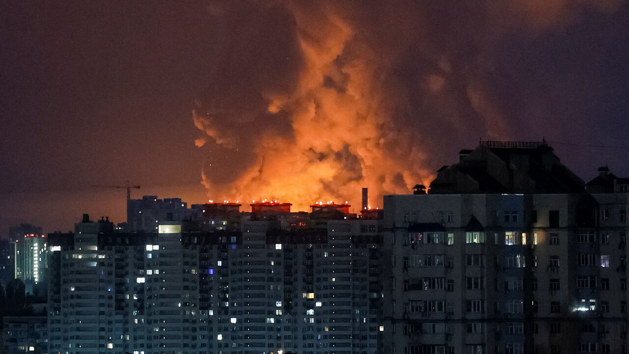 Smoke rises during a Russian missile strike, amid Russia's attack on Ukraine, in Kyiv, Ukraine, August 5, 2026. REUTERS/Gleb Garanich