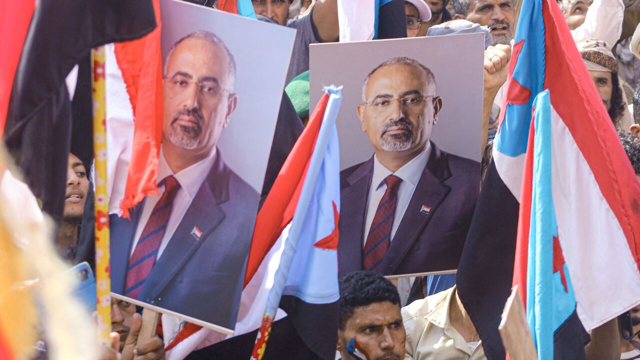 Yemenis brandishing the People's Republic of South Yemen flag 