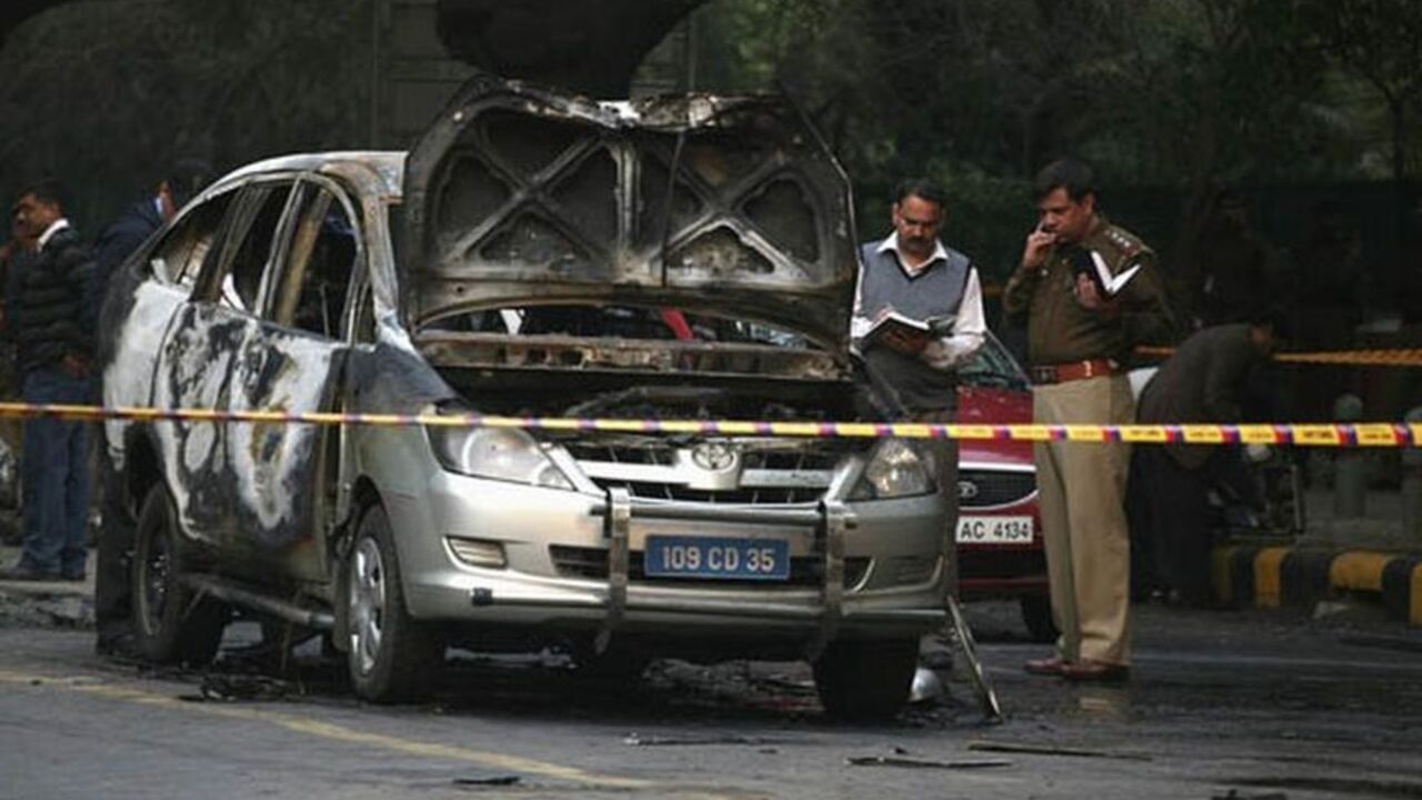ISRAEL-SECURITY/EMBASSIES Police and forensic officials examine a damaged Israeli embassy car after an explosion in New Delhi February 13, 2012. Bombers targeted staff at Israel's embassies in India and Georgia on Monday, the foreign ministry said, with a bomb going off in New Delhi but a second device in Tbilisi was defused. REUTERS/Parivartan Sharma (INDIA - Tags: POLITICS CRIME LAW CIVIL UNREST TRANSPORT TPX IMAGES OF THE DAY)