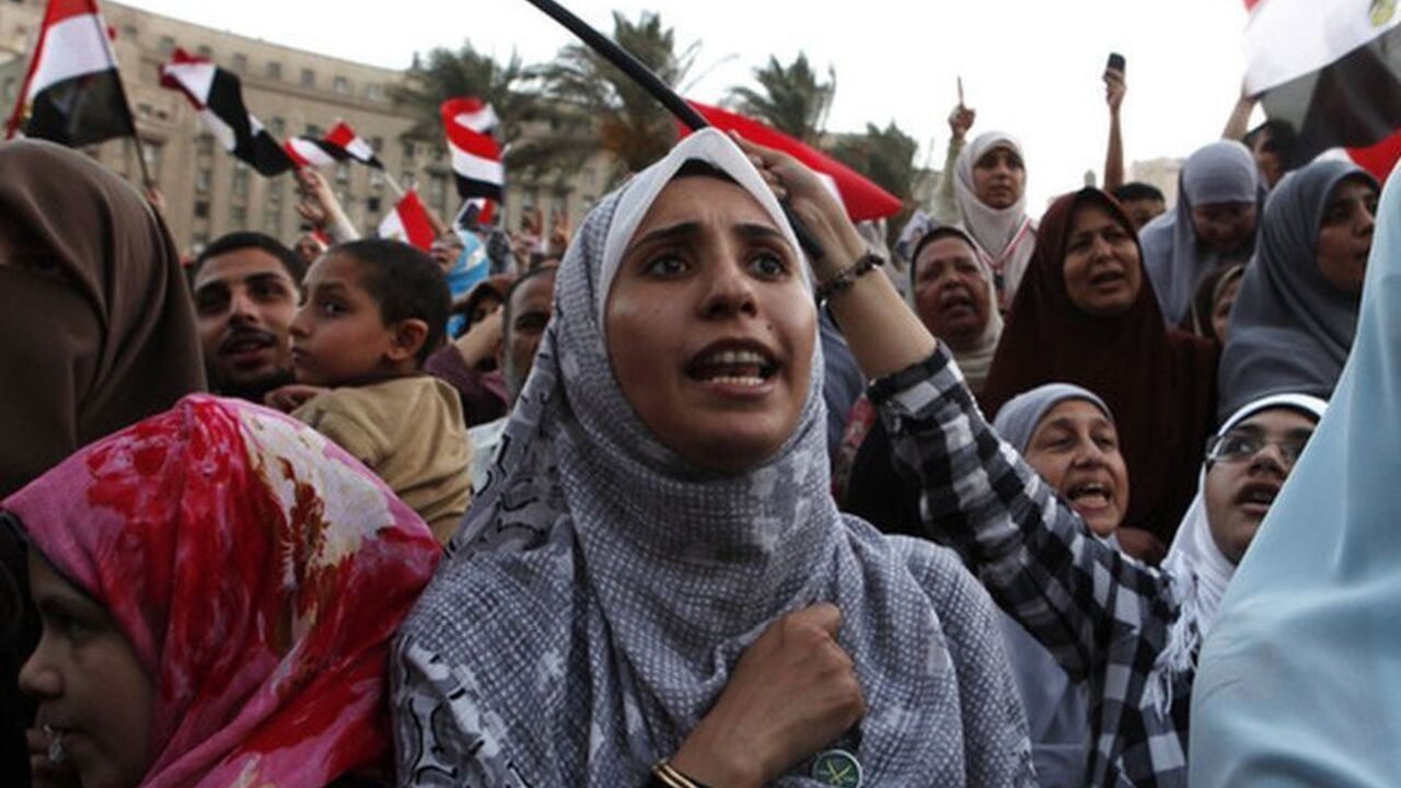 Protesters sing the national anthem at the parliament building in Cairo Protesters sing the national anthem as they rally against the dissolving of parliament, at the parliament building in Cairo June 19, 2012. Days earlier, the army had implemented a court ruling to dissolve the Islamist-led parliament, stripping the Muslim Brotherhood of its biggest gain since Mubarak was ousted. REUTERS/Asmaa Waguih (EGYPT - Tags: POLITICS ELECTIONS CIVIL UNREST)