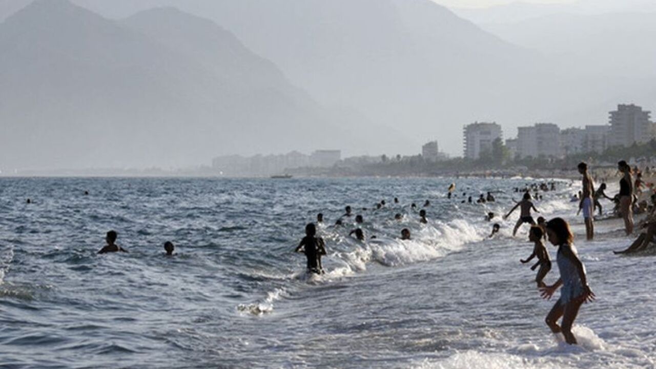 People play on the shore of a beach in the Mediterranean coastal city of Antalya People play on the shore of a beach in the Mediterranean coastal city of Antalya, September 6, 2007. REUTERS/Fatih Saribas(TURKEY)
