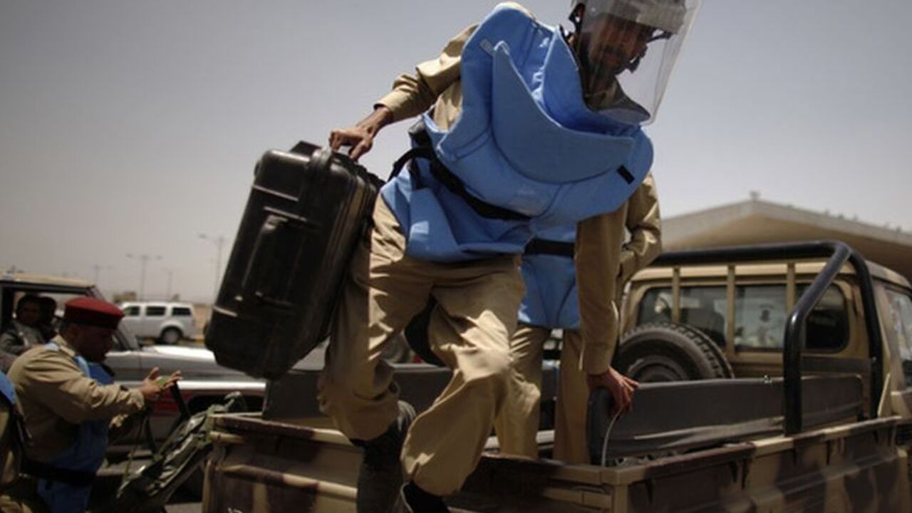 Explosives expert jumps from a military truck as he arrives at the site of a suicide bomb attack at a parade square in Sanaa An explosives expert jumps from a military truck as he arrives at the site of a suicide bomb attack at a parade square in Sanaa May 21, 2012. A uniformed man blew himself up in the midst of a military parade rehearsal attended by senior officials in the Yemeni capital Sanaa on Monday, killing at least 41 people and wounding more than 60, a police source said. REUTERS/Khaled Abdullah (YEMEN - Tags: POLITICS CIVIL UNREST CRIME LAW)