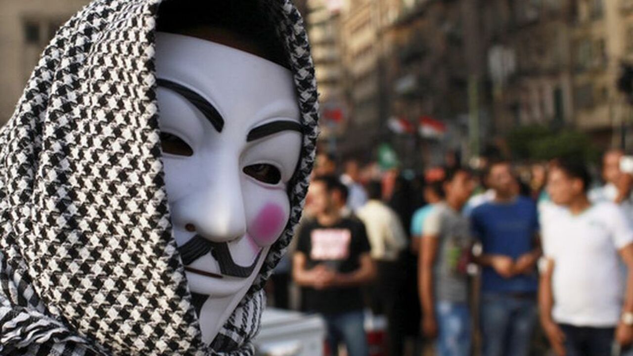 Protester attends a demonstration against presidential candidates Mohamed Mursi and Ahmed Shafiq at Tahrir Square in Cairo A protester wearing a Guy Fawkes mask attends a demonstration against presidential candidates Mohamed Mursi and Ahmed Shafiq at Tahrir Square in Cairo May 29, 2012. Several thousand protesters took to the streets across Egypt to demonstrate after the first-round result - a run-off between Shafiq and the Muslim Brotherhood's Mohamed Mursi, two of the most controversial figures in the field. REUTERS/Mohammed Salem (EGYPT - Tags: POLITICS ELECTIONS)