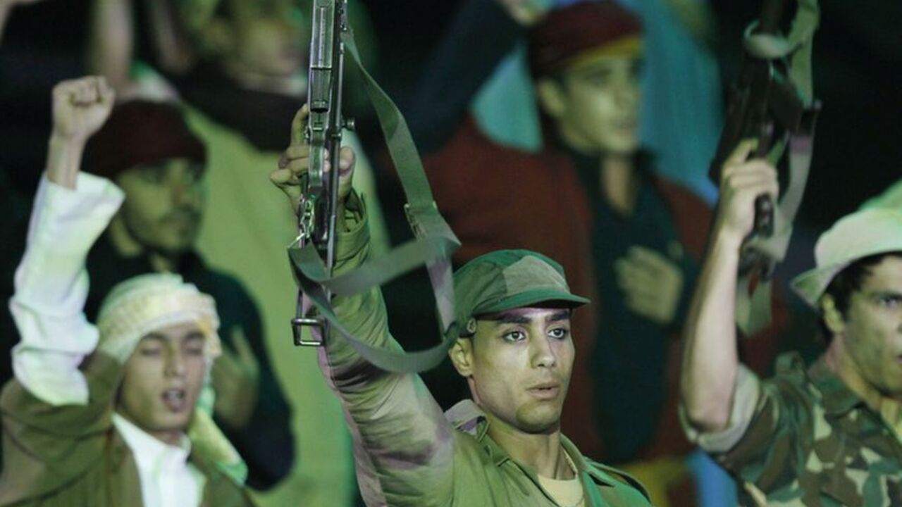 Algerian actors reenact Algerian war against France during 50th anniversary of their independence, in Algiers Algerian actors reenact the Algerian war against France during the celebration of the 50th anniversary of their independence from France, which occupied Algeria for 132 years, in Algiers July 5, 2012. REUTERS/Louafi Larbi (ALGERIA - Tags: ANNIVERSARY ENTERTAINMENT SOCIETY)