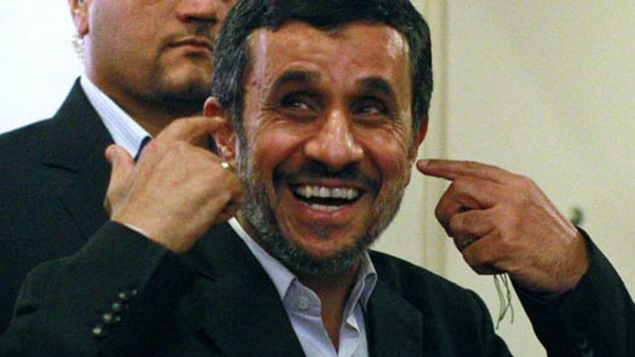 USA-IRAN/ Iranian President Mahmoud Ahmadinejad reponds to a reporters' questions following a news conference on the sidelines of the 67th United Nations General Assembly in New York, September 26, 2012. REUTERS/Brendan McDermid (UNITED STATES - Tags: POLITICS)