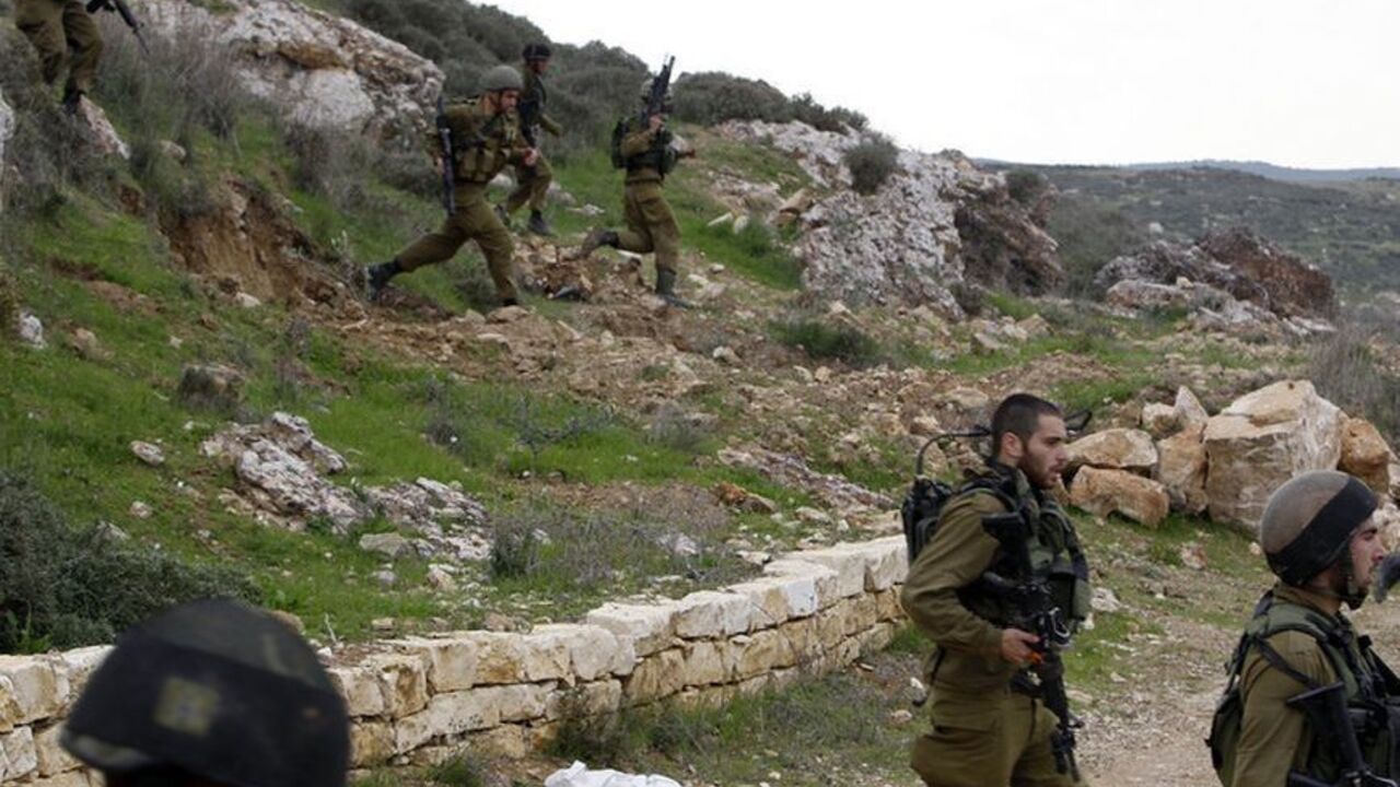 Israeli soldiers run during clashes with Palestinian stone-throwers near Nablus Israeli soldiers run during clashes with Palestinian stone-throwers near the West Bank village of Burin near Nablus December 17, 2012. An Israeli military spokesperson said an Israeli and a Palestinian were wounded on Monday after confrontations erupted near a Jewish settlement in the area. REUTERS/Ammar Awad (WEST BANK - Tags: CIVIL UNREST)