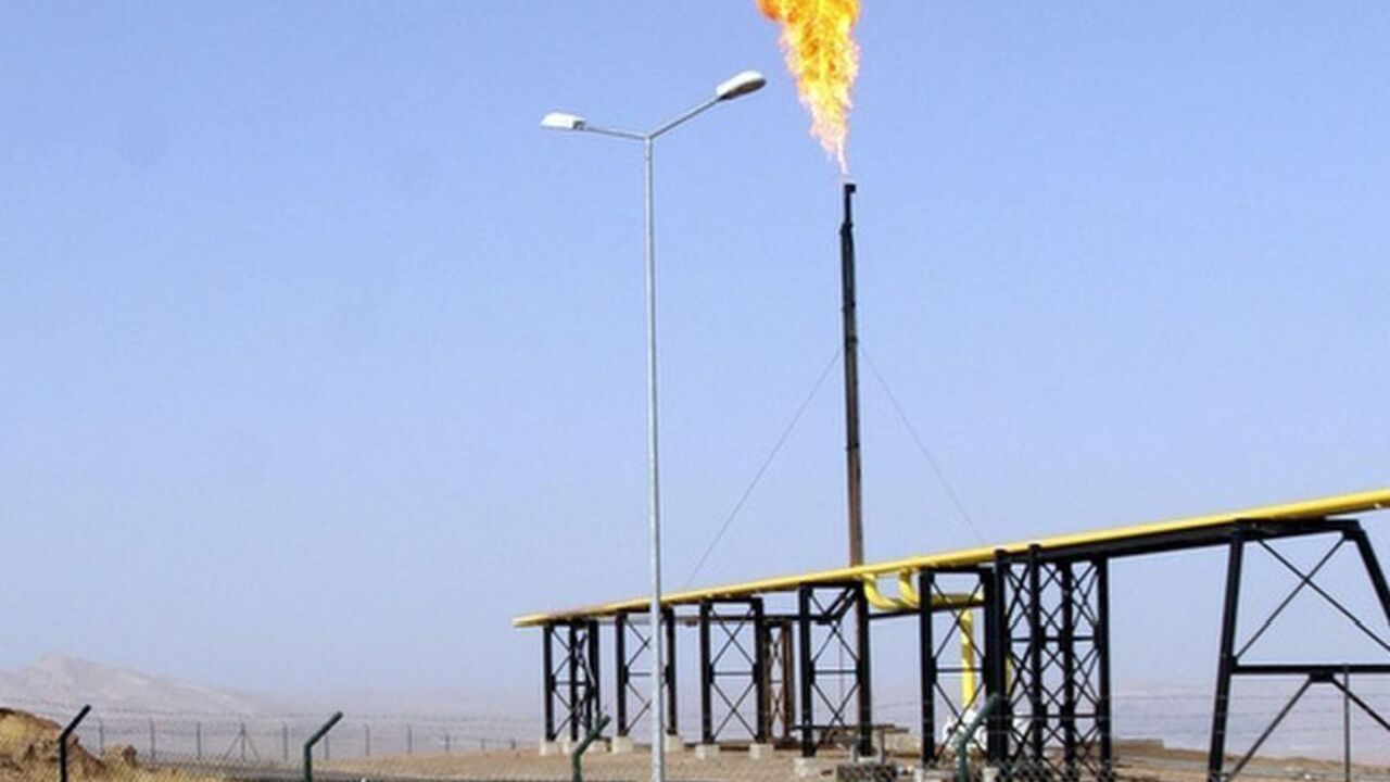 A flame rises from a pipeline at Taq Taq oil field in Arbil A flame rises from a pipeline at Taq Taq oil field in Arbil at the semi-autonomous Kurdistan region of northern Iraq, about 350 km (220 miles) north of Baghdad, September, 5, 2012. To match Analysis IRAQ-OIL-KURDISTAN/ REUTERS/Azad Lashkari (IRAQ - Tags: ENERGY BUSINESS)
