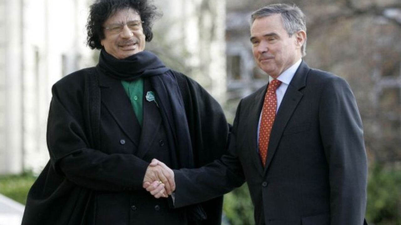 Libyan leader Gadhafi is welcomed by National Assembly president Accoyer in Paris Libyan leader Moammar Gadhafi (L) is welcomed by National Assembly president Bernard Accoyer before meeting with lawmakers from France's lower house of Parliament in Paris December 11, 2007. Gaddafi is visiting France for the first time in 34 years, seeking to bolster his international standing after decades as an outcast of the West. REUTERS/Christophe Ena/Pool (FRANCE)