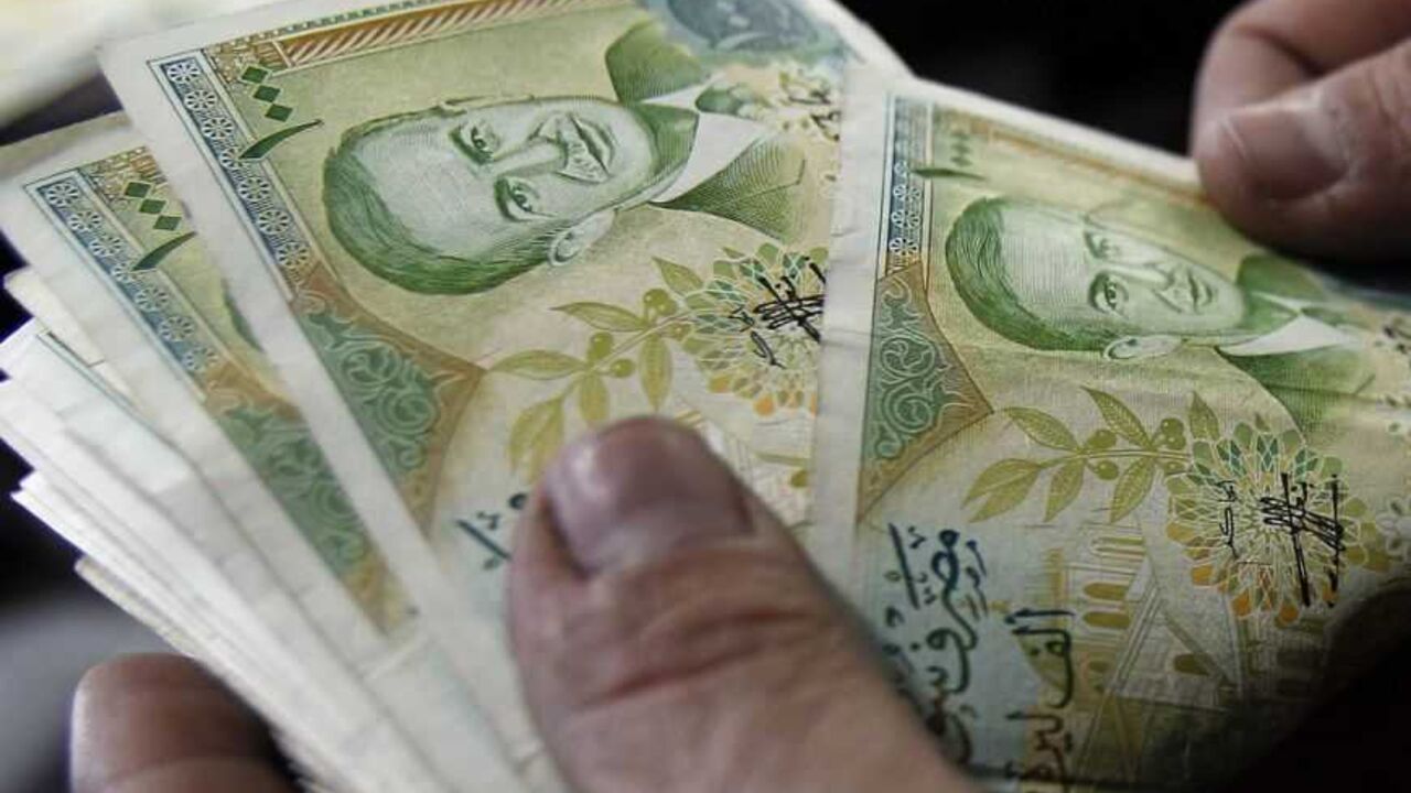 A cashier counts Syrian currency notes in Amman A cashier counts Syrian currency notes in Amman December 6, 2011. Jordanian money changers said on Tuesday demand on the Syrian pound has plummeted since unprecedented Arab economic sanctions against Damascus, and its exchange rate against the dollar has slipped on the black market by at least 7 percent to nearly 57 pounds. REUTERS/Ali Jarekji (JORDAN - Tags: BUSINESS POLITICS)