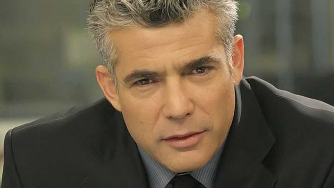 Israeli anchor Yair Lapid poses for a portrait in this undated handout photo Israeli anchor Yair Lapid poses for a portrait in this undated handout photo released to Reuters by Israel's Channel Two News on January 8, 2012. Lapid, a popular Israeli television news anchor, announced on Sunday he was quitting his job to run for parliament, a move seen as posing challenges for Prime Minister Benjamin Netanyahu and for his main centrist and left-of centre rivals. REUTERS/Channel 2 News/Handout (ISRAEL - Tags: POLITICS MEDIA) FOR EDITORIAL USE ONLY. NOT FOR SALE FOR MARKETING OR ADVERTISI
