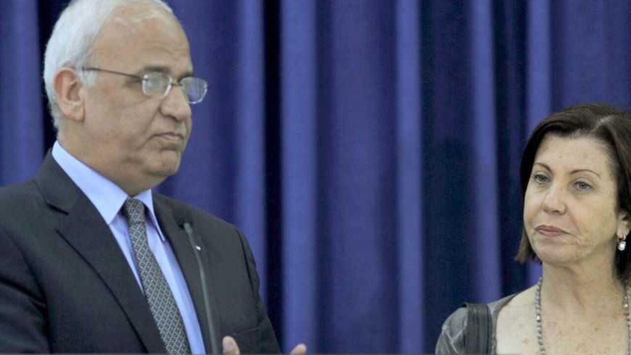Chief Palestinian negotiator Erekat and Israeli lawmaker Gal-On give a statement in Ramallah Chief Palestinian negotiator Saeb Erekat (L) and Israeli lawmaker Zahava Gal-On, leader of the left-wing Meretz party, give a statement to the media in the West Bank city of Ramallah August 26, 2012. REUTERS/Mohamad Torokman (WEST BANK - Tags: POLITICS)