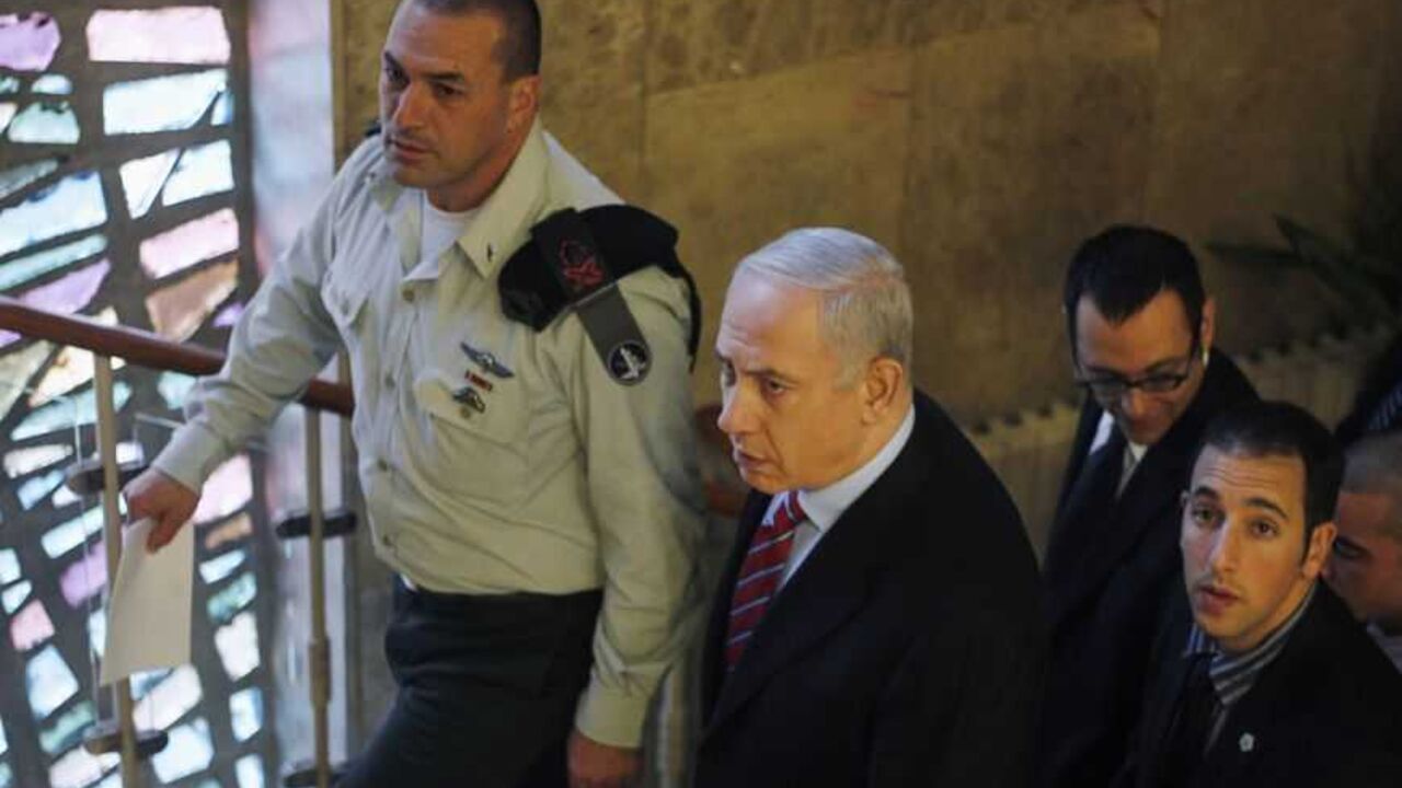 Israel's Prime Minister Netanyahu arrives to the weekly cabinet meeting in Jerusalem Israel's Prime Minister Benjamin Netanyahu (C) arrives to the weekly cabinet meeting in Jerusalem January 27, 2013. REUTERS/Ariel Schalit/Pool (JERUSALEM - Tags: POLITICS) - RTR3D101