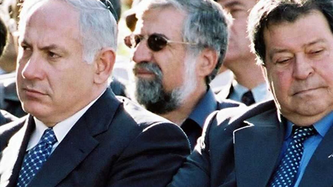 ISRAEL FM NETANYAHU AND LABOUR PARTY CHAIRMAN BEN-ELIEZER ATTEND
FUNERAL SERVICE IN HERZLIYA. Israeli Foreign Minister Benjamin Netanyahu (L), Haif Mayor Amram
Mitzna (C) and Labour party chairman Binyamin Ben-Eliezer attend a
funeral ceremony for former Israeli Foreign Minister Abba Eban in
Herzliya November 18, 2002. Mitzner and Ben-Eliezer will run as
candidates as the Labour party votes for it next leader tomorrow.
REUTERS/Ofer Vaknin
RKR - RTRE13S