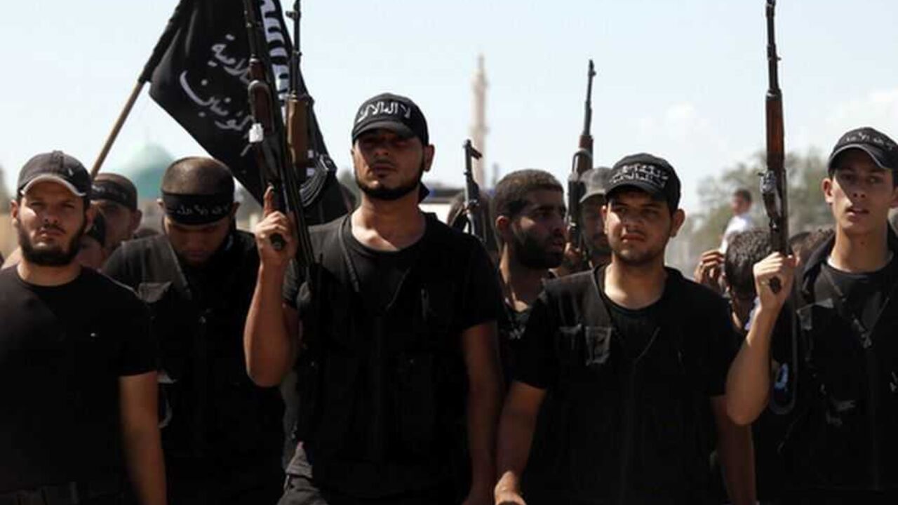 Islamist fighters carry their flag during the funeral of their fellow fighter Tareq Naser, who died during clashes on Sunday, near the village of Fafeen Islamist fighters carry their flag during the funeral of their fellow fighter Tareq Naser, who died during clashes on Sunday, near the village of Fafeen in Aleppo's countryside September 17, 2012. REUTERS/Zain Karam (SYRIA - Tags: POLITICS CONFLICT) - RTR382U8