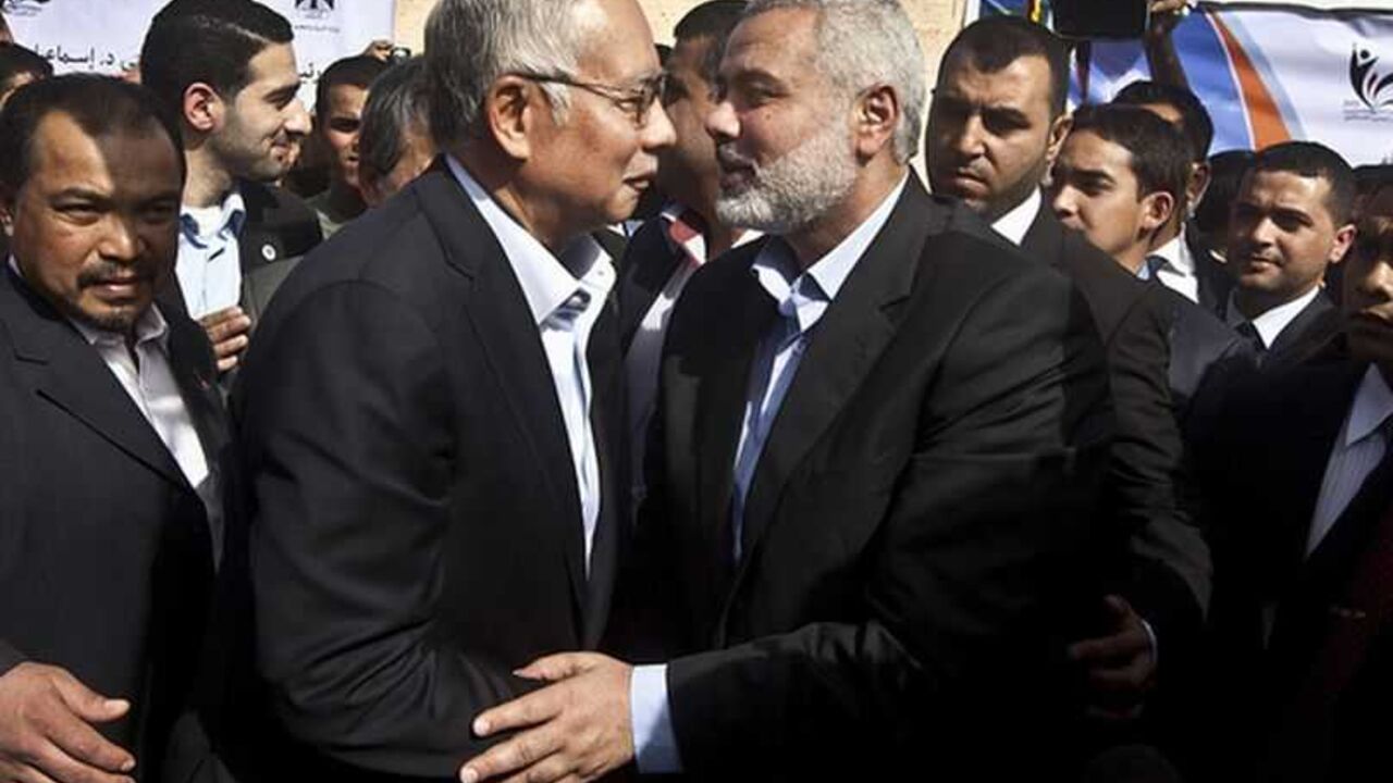 Malaysian Prime Minister Najib Razak hugs senior Hamas leader Haniyeh during a cornerstone placing ceremony in Gaza City Malaysian Prime Minister Najib Razak (L) hugs senior Hamas leader Ismail Haniyeh during a cornerstone placing ceremony in Gaza City January 22, 2013. REUTERS/Ali Ali/Pool (GAZA - Tags: POLITICS)