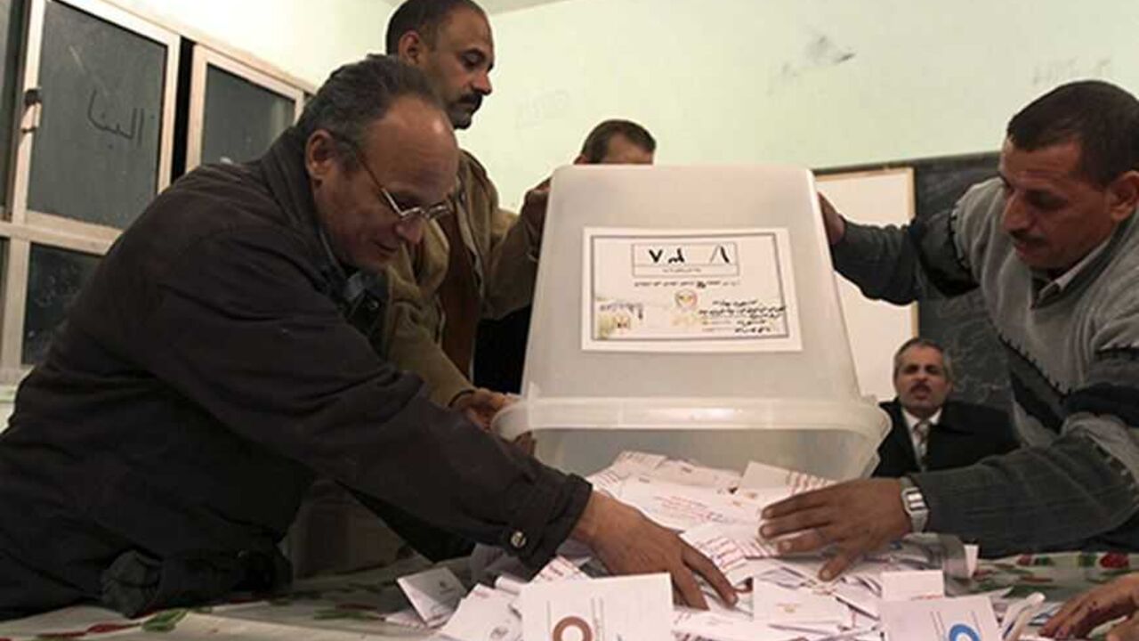 EGYPT-POLITICS/ Officials count ballots after polls closed in Bani Sweif, about 115 km (71 miles) south of Cairo December 22, 2012. Early indications showed Egyptians approved an Islamist-drafted constitution after Saturday's final round of voting in a referendum despite opposition criticism of the measure as divisive. REUTERS/Stringer (EGYPT - Tags: POLITICS ELECTIONS) - RTR3BUP8