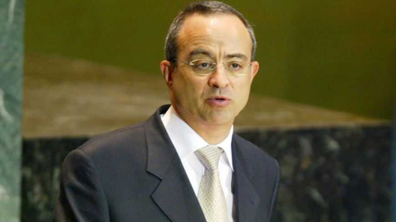 Foreign Minister of Jordan speaks at the U.N. in New York. Jordan's Minister for Foreign Affairs Marwan Muasher addresses the 59th Session of the United Nations General Assembly at U.N headquarters in New York, September 27, 2004. REUTERS/Jeff Christensen REUTERS JC - RTRBWE5