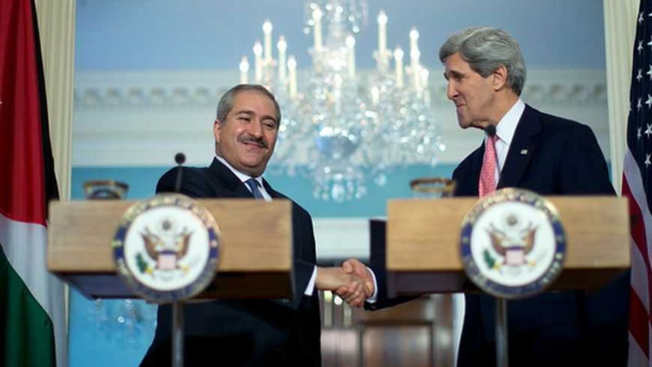 161701216WM003_KERRY_MEETS_ WASHINGTON, DC - FEBRUARY 13: U.S. Secretary of State John Kerry (R) and Jordanian Foreign Minister Nasser Judeh shake hands during a joint press conference at the State Department February 13, 2013 in Washington, DC. Kerry and Judeh met privately to discuss efforts in Syria and on the Middle East peace process among other issues. (Photo by Win McNamee/Getty Images)