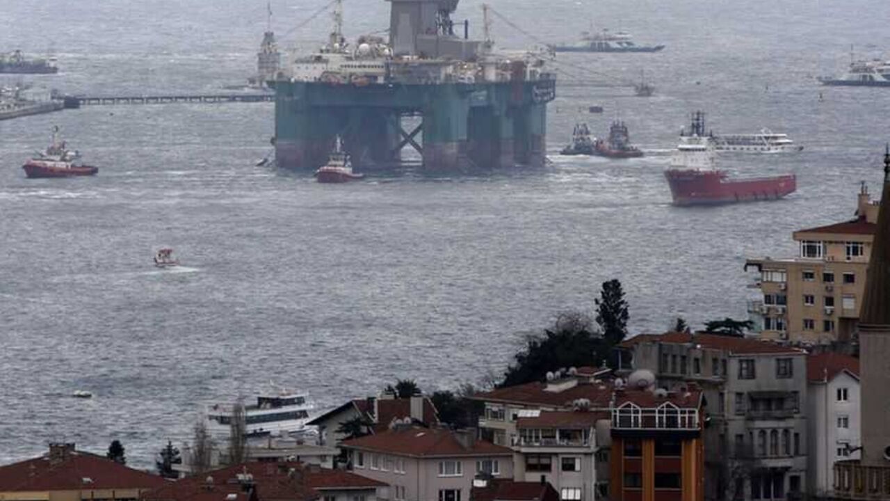 The Leiv Eiriksson, an oil drilling platform, is escorted by tugboats as it enters the Bosphorus in Istanbul The Leiv Eiriksson, an oil drilling platform, is escorted by tugboats as it enters the Bosphorus in Istanbul December 31, 2009. The deep-water platform, one of the world's largest drilling rigs, passed through the Bosphorus Strait as it entered the Black Sea where Turkey and Brazil will carry out joint oil explorations. In April, state-owned petroleum companies, Turkey's TPAO and Brazil's Petrobras, signed an agreement to search for oil in the Black Sea. REUTERS/Murad Sezer (TURKEY - Tags: ENERGY TRANSPORT
