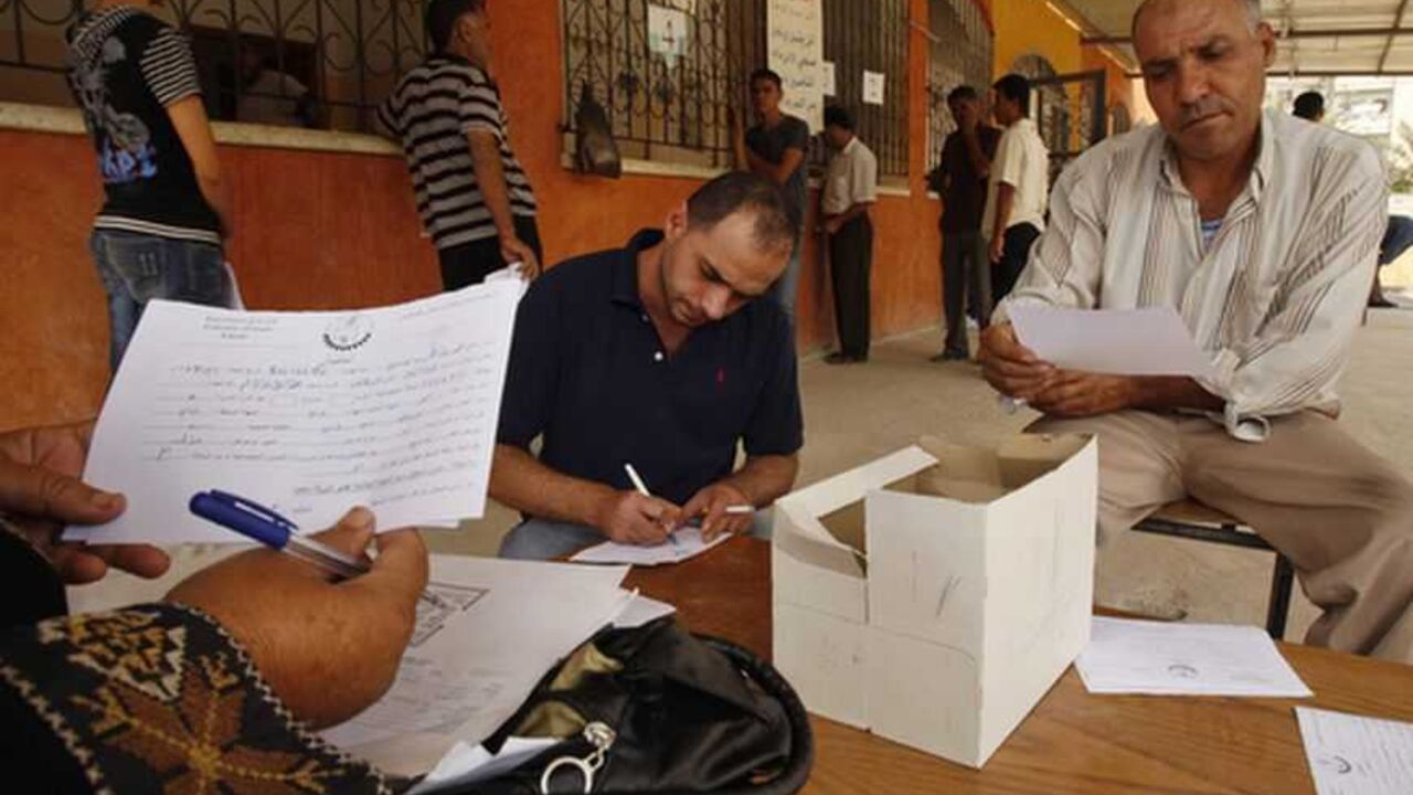 Palestinians register for jobs at a Gaza trade union office in Gaza City Palestinians register for jobs at a Gaza trade union office in Gaza City October 24, 2011. Some 5,000 unemployed Palestinians have registered over the past week at the Gaza trade union office for jobs they hope will materialise in post-Gaddafi Libya, local labour officials said on Monday. REUTERS/Ibraheem Abu Mustafa (GAZA - Tags: POLITICS BUSINESS EMPLOYMENT) - RTR2T4LF