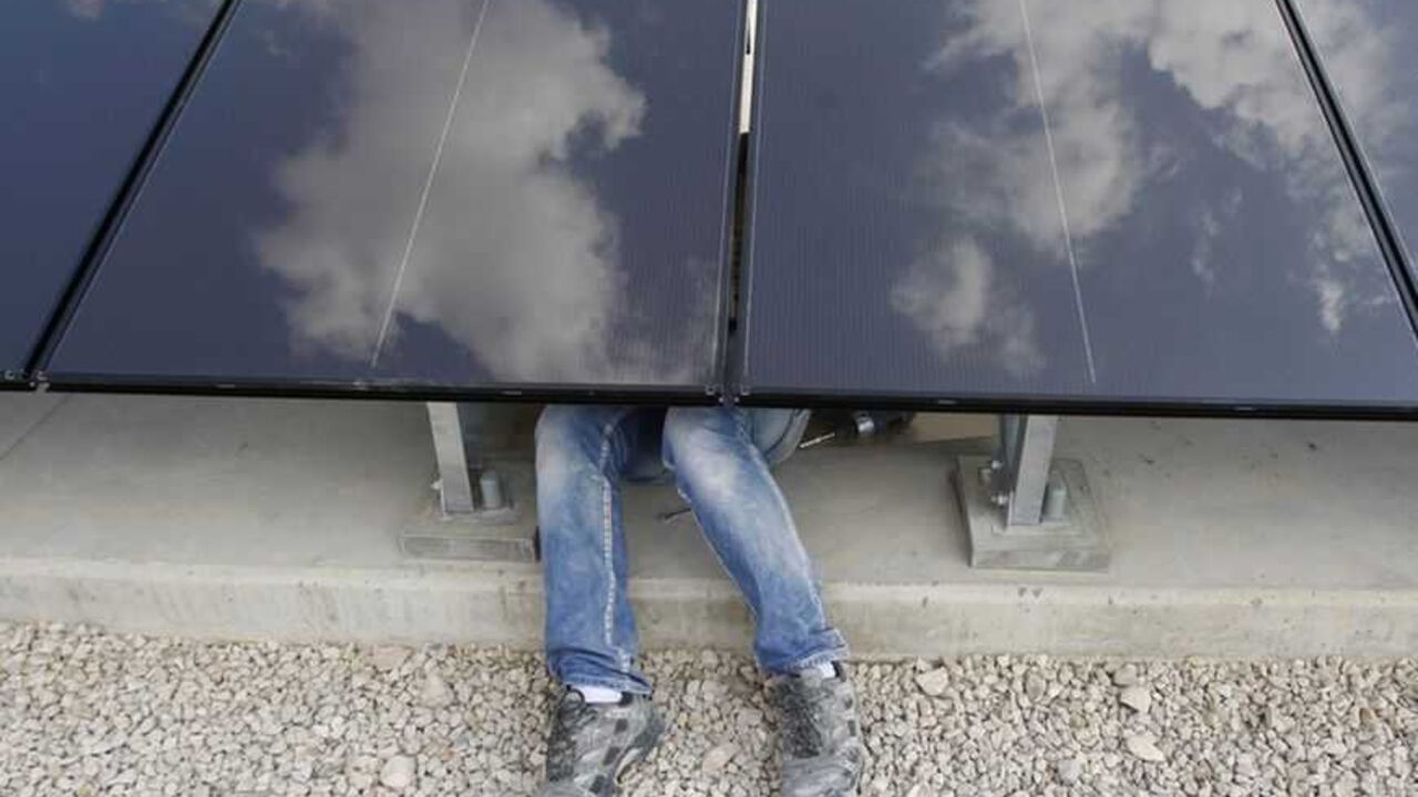 A Palestinian labourer installs solar panels at a plant in Jericho A Palestinian labourer installs solar panels at a photovoltaic plant in the West Bank city of Jericho March 27, 2012. Funded by Japan, the solar power plant will be the first of its kind in the Palestinian Territories and will supply power to Jericho's electricity grid. Picture taken March 27, 2012. REUTERS/Mohamad Torokman (WEST BANK - Tags: ENERGY BUSINESS EMPLOYMENT) - RTR30750