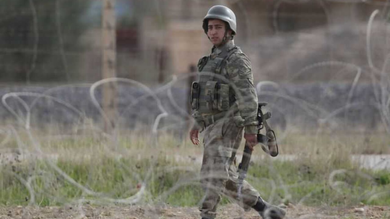 Turkish soldier walks on the Turkish-Syrian border in Ceylanpinar A Turkish soldier walks on the Turkish-Syrian border in Ceylanpinar, southern Sanliurfa province November 13, 2012. A Syrian warplane struck homes in the town of Ras al-Ain on Tuesday within sight of the Turkish border, pursuing an aerial bombardment to force out rebels, a Reuters witness and refugees said.The second day of jet strikes sent Syrians scurrying through the flimsy barbed-wire fence that divides Ras al-Ain from the Turkish settlement of Ceylanpinar, thick plumes of smoke rising above the town. R