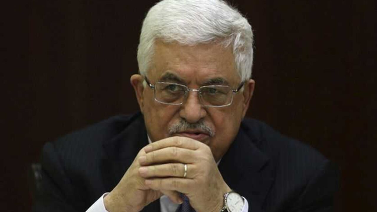 Palestinian President Abbas attends a Palestinian Liberation Organization (PLO) executive committee meeting in Ramallah Palestinian President Mahmoud Abbas attends a Palestinian Liberation Organization (PLO) executive committee meeting in the West Bank city of Ramallah January 29, 2013. REUTERS/Mohamad Torokman (WEST BANK - Tags: POLITICS) - RTR3D4HR