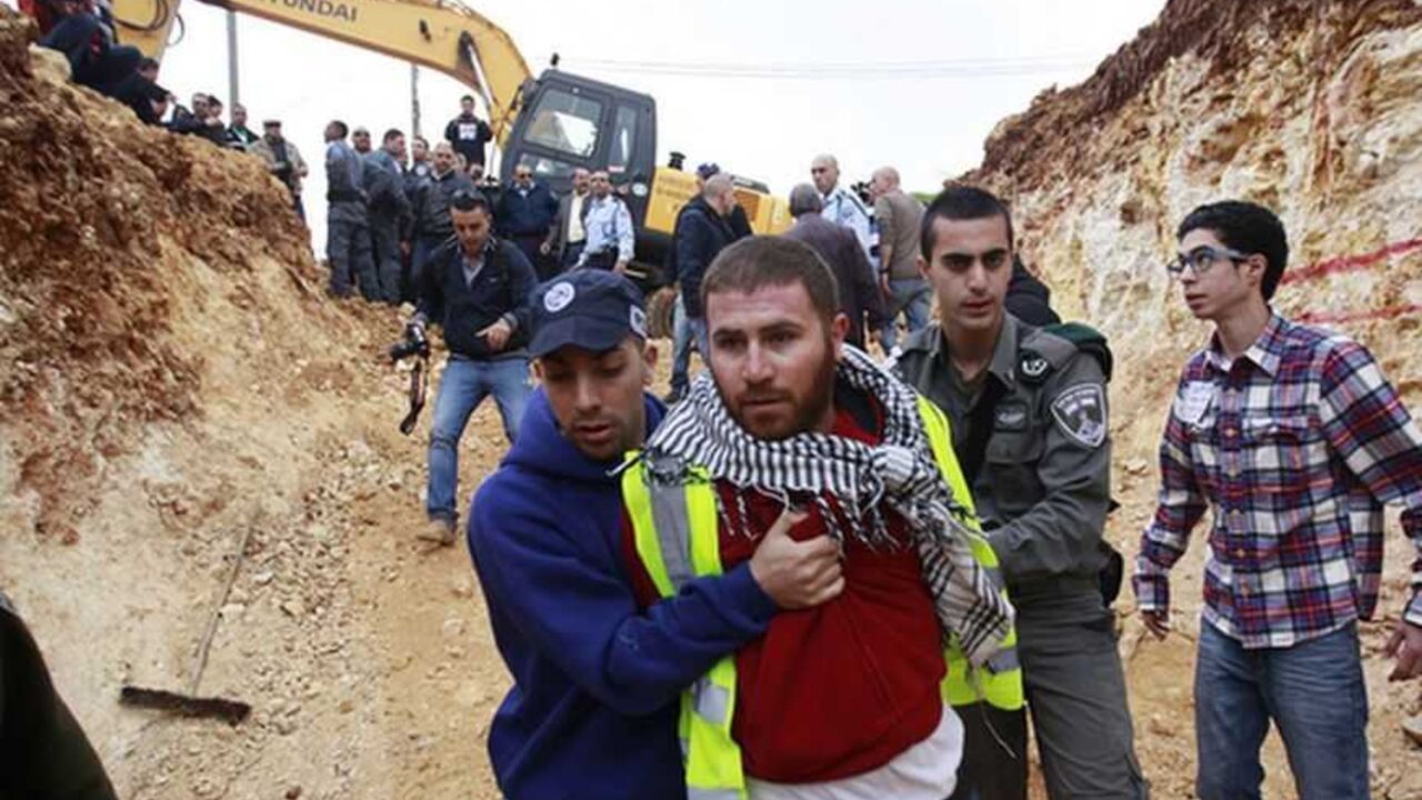 A plainclothes Israeli policeman detains a Palestinian protester during a demonstration against Israel's construction of a road in Beit Safafa in Jerusalem A plainclothes Israeli policeman (L) detains a Palestinian protester during a demonstration against Israel's construction of a road in the Arab neighbourhood of Beit Safafa in Jerusalem February 10, 2013. Some 50 Palestinians protested against the construction of the road, which they claim is an expropriation of their land. REUTERS/Ammar Awad (JERUSALEM - Tags: POLITICS CIVIL UNREST BUSINESS CONSTRUCTION) - RTR3DL5P