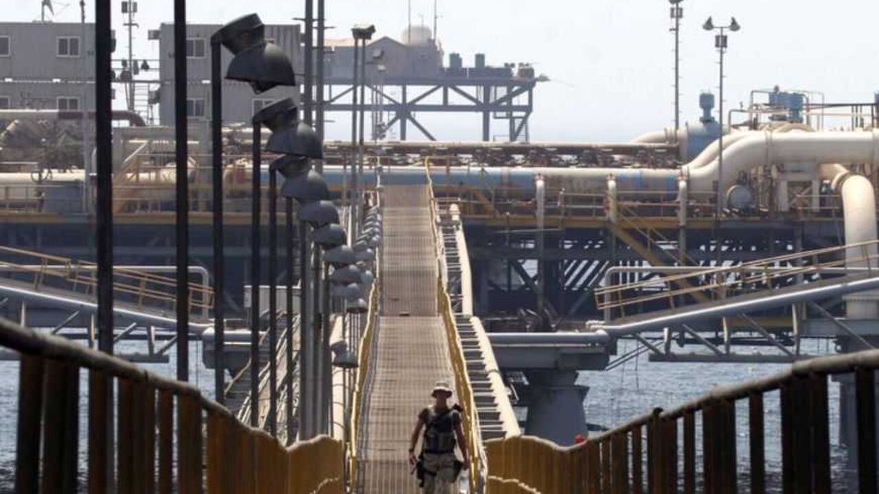A soldier walks on platform of the Basra Oil Terminal 12 nautical miles off the Iraqi coast A soldier walks on the platform of the Basra Oil Terminal, 12 nautical miles off the Iraqi coast in the waters of the Northern Arabian Gulf, close to the port town of Umm Qasr August 8, 2006. The terminal is the main source of Iraq's revenues, a key supplier to the global energy market and an obvious target for insurgents aiming to thwart the country's economic recovery. Picture taken August 8, 2006. REUTERS/Thaier Al-Sudani (IRAQ) - RTR1GA9M