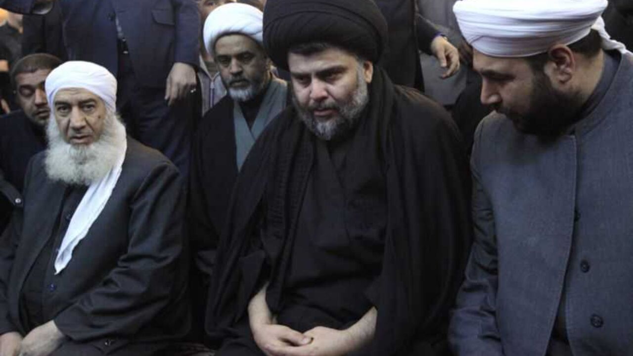 Iraqi Shi'ite cleric Sadr takes part in Friday prayers participated by Sunni and Shi'ite Muslim worshippers in a gesture of unity at the Abdul Qadir Gilani Mosque in Baghdad Iraqi Shi'ite cleric Moqtada al-Sadr (C) takes part in Friday prayers participated by Sunni and Shi'ite Muslim worshippers in a gesture of unity at the Abdul Qadir Gilani Mosque in Baghdad January 4, 2013. REUTERS/Thaier Al-Sudani (IRAQ - Tags: RELIGION) - RTR3C3I0
