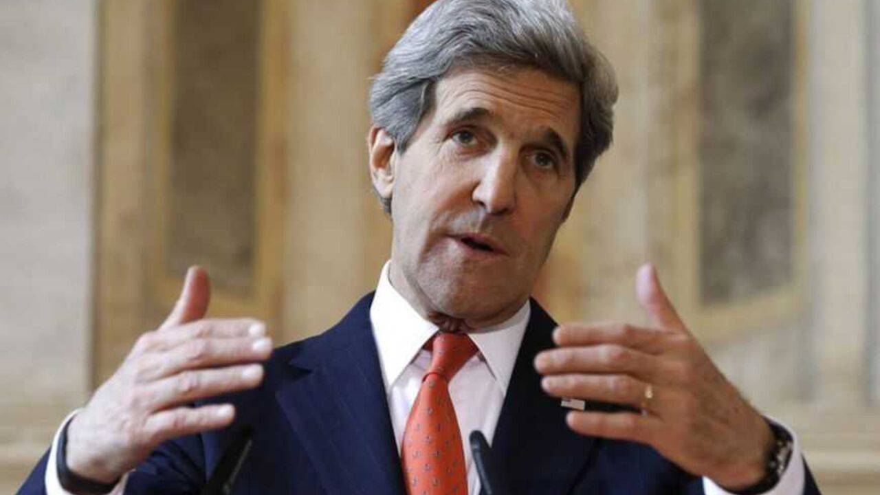U.S. Secretary of State Kerry speaks at a news conference in Rome U.S. Secretary of State John Kerry speaks about a U.S. pledge to provide non-lethal aid to Syrian opposition, at a news conference at Villa Madama in Rome February 28, 2013. REUTERS/Jacquelyn Martin/Pool (ITALY - Tags: POLITICS CONFLICT CIVIL UNREST) - RTR3EE7Y