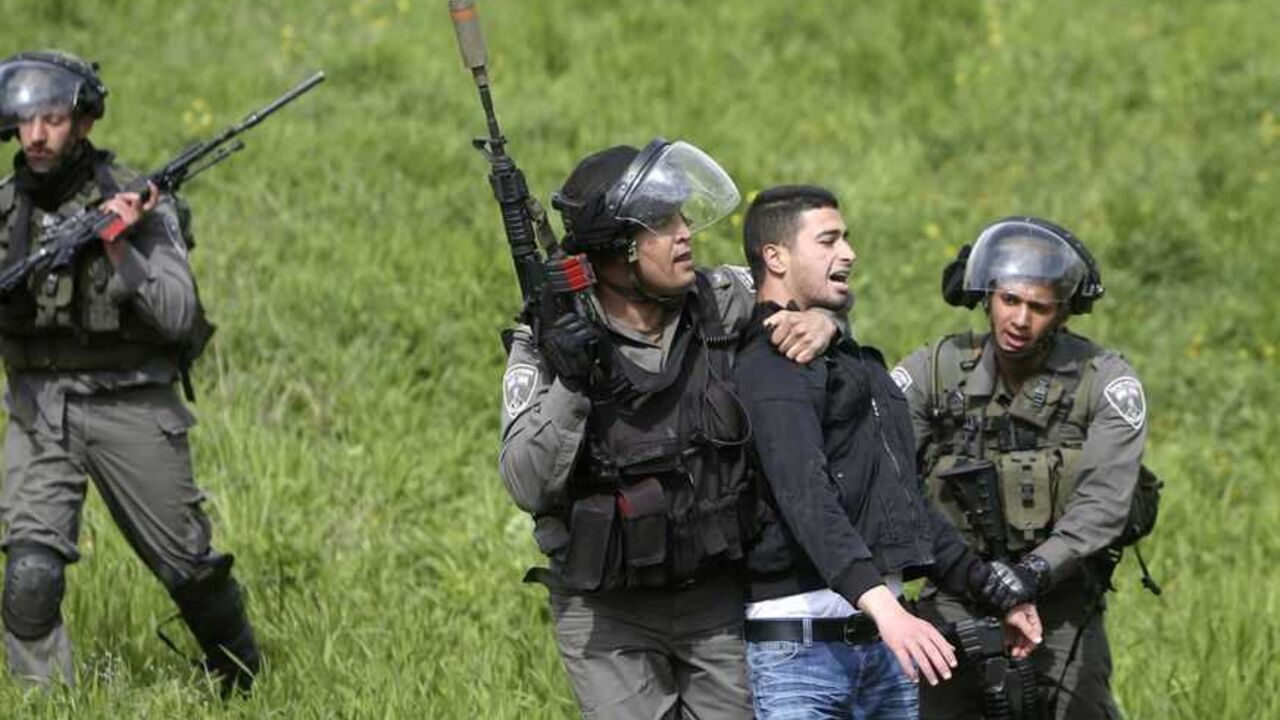 Israeli border police oficers detain a Palestinian suspected of throwing stones during clashes near Ramallah Israeli border police officers detain a Palestinian suspected of throwing stones during clashes outside Israel's Ofer military prison near the West Bank city of Ramallah February 28, 2013. The death of a Palestinian prisoner in disputed circumstances in an Israeli jail on Saturday, together with a hunger strike by four other Palestinian inmates, have touched off violent protests over the past several weeks outside the prison and in West Bank towns. REUTERS/Mohamad Torokman (WEST BANK - Tags: POLITICS CIVIL