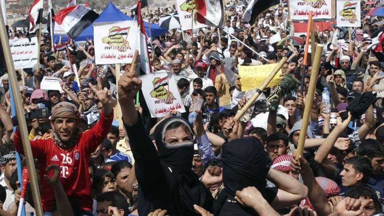 Sunni Muslims shout slogans during an anti-government demonstration in Falluja Sunni Muslims shout slogans during an anti-government demonstration in Falluja, 50 km (31 miles) west of Baghdad, March 15, 2013. Thousands of Sunni Muslims protested after Friday prayers in huge rallies against Shi'ite Iraqi Prime Minister Nuri al-Maliki, demanding that he step down. The signs read, "We are coming, Baghdad". REUTERS/Mohanned Faisal (IRAQ - Tags: POLITICS CIVIL UNREST) - RTR3F11P